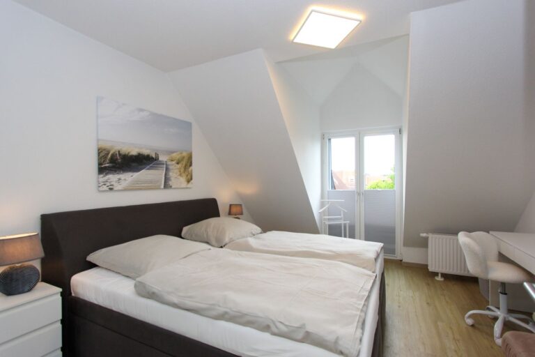 Schlafzimmer 1